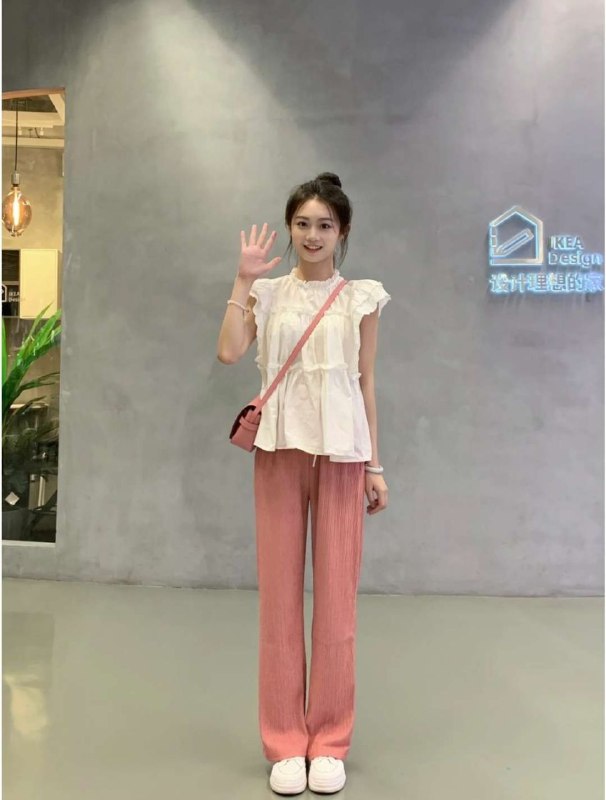 🏠真实学生06🉑app京❤️人06年真实在校生🉑app𝐇𝐞𝐢𝐠𝐡𝐭身高/169• 𝐁𝐮𝐬𝐭胸围/🐻C➖➖➖➖➖➖➖➖➖➖➖♥︎🎀甜美日系少女🎀俏皮无辜小鹿眼 干净透亮肌眉眼盈盈 楚楚动人 眼睛水汪汪• 服务好，态度好，热情主动不催小年糕 超级蜂巢 真实学生