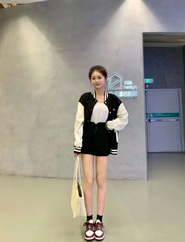 🏠真实学生06🉑app京❤️人06年真实在校生🉑app𝐇𝐞𝐢𝐠𝐡𝐭身高/169• 𝐁𝐮𝐬𝐭胸围/🐻C➖➖➖➖➖➖➖➖➖➖➖♥︎🎀甜美日系少女🎀俏皮无辜小鹿眼 干净透亮肌眉眼盈盈 楚楚动人 眼睛水汪汪• 服务好，态度好，热情主动不催小年糕 超级蜂巢 真实学生