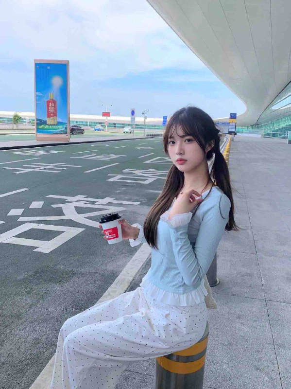 北京🏡⛳️中康国际酒店172 -D 胸器天菜 真实03年 身材火辣· 前凸后翘 水蛇腰 原装完美身材 ·· 天然无整容 甜美女友感 ·· 皮肤白滑 波涛汹涌 温柔体贴 ·👙穿衣洋气大牌 筷子腿👙🌟真心期待与您的相遇🌟只见高素质导高級気質ホワイトカラー短期停留🎬颜值气质极佳朝阳十里堡 中康T78