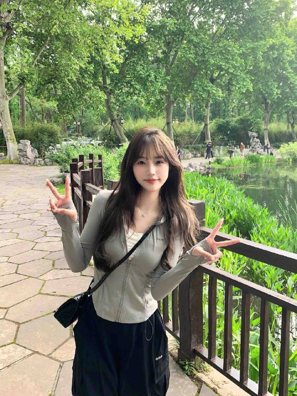 北京🏡⛳️中康国际酒店172 -D 胸器天菜 真实03年 身材火辣· 前凸后翘 水蛇腰 原装完美身材 ·· 天然无整容 甜美女友感 ·· 皮肤白滑 波涛汹涌 温柔体贴 ·👙穿衣洋气大牌 筷子腿👙🌟真心期待与您的相遇🌟只见高素质导高級気質ホワイトカラー短期停留🎬颜值气质极佳朝阳十里堡 中康T78