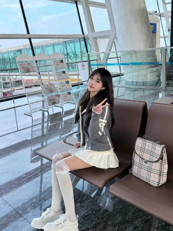 北京🏡⛳️中康国际酒店172 -D 胸器天菜 真实03年 身材火辣· 前凸后翘 水蛇腰 原装完美身材 ·· 天然无整容 甜美女友感 ·· 皮肤白滑 波涛汹涌 温柔体贴 ·👙穿衣洋气大牌 筷子腿👙🌟真心期待与您的相遇🌟只见高素质导高級気質ホワイトカラー短期停留🎬颜值气质极佳朝阳十里堡 中康T78