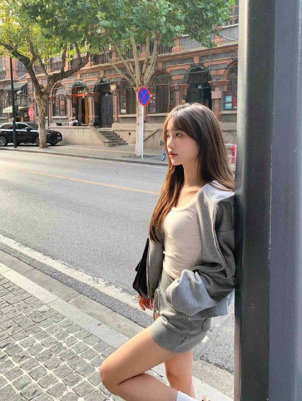 北京🏡⛳️中康国际酒店172 -D 胸器天菜 真实03年 身材火辣· 前凸后翘 水蛇腰 原装完美身材 ·· 天然无整容 甜美女友感 ·· 皮肤白滑 波涛汹涌 温柔体贴 ·👙穿衣洋气大牌 筷子腿👙🌟真心期待与您的相遇🌟只见高素质导高級気質ホワイトカラー短期停留🎬颜值气质极佳朝阳十里堡 中康T78