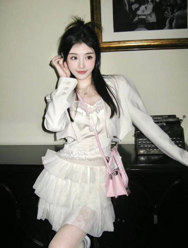 艺名：冰冰#奢品硬5身高：178cm体重：53年龄：22胸围：C特长：本人特像范冰冰服务：舌吻、69、吹箫、丝袜、制服，鸳鸯戏水。