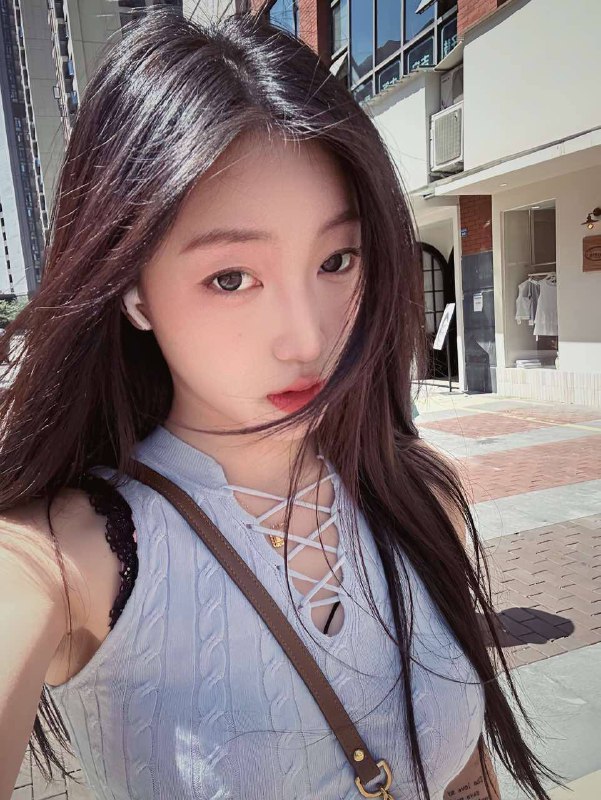 艺名：樱桃#中大身高：165cm体重：95斤胸围：C年龄：05年特点：极品学妹、上下粉、S身材、A4腰服务：kiss、裸吹、sm、胸推、过水、老汉推车、足交、情趣丝袜、角色扮演。