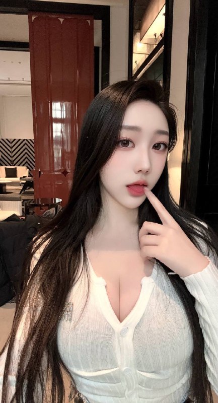 艺名：奶兔#中大身高：172体重：48kg胸围：D➕年龄：23特点：胸大腰细、皮肤雪白、三点粉服务：kiss、口爆、深喉、胸推、臀推、裸吹、漫游、足交、角色扮演。