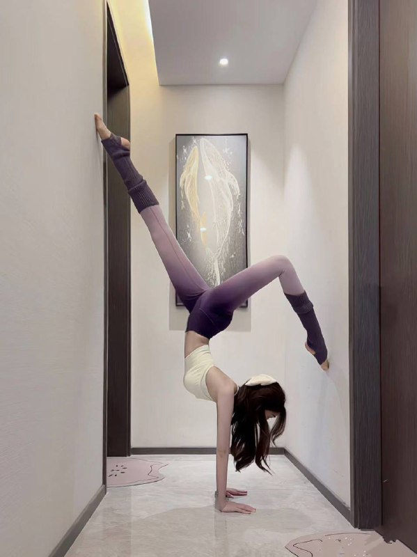 艺名：袅袅#中大身高：171体重：96斤胸围：C年龄：18岁职业：大学生服务：舌吻、口爆、吹箫、鸳鸯戏水、车震、舔蛋、制服诱惑特点：人照合一、一字马、配合度高、温柔水多、上下粉嫩。