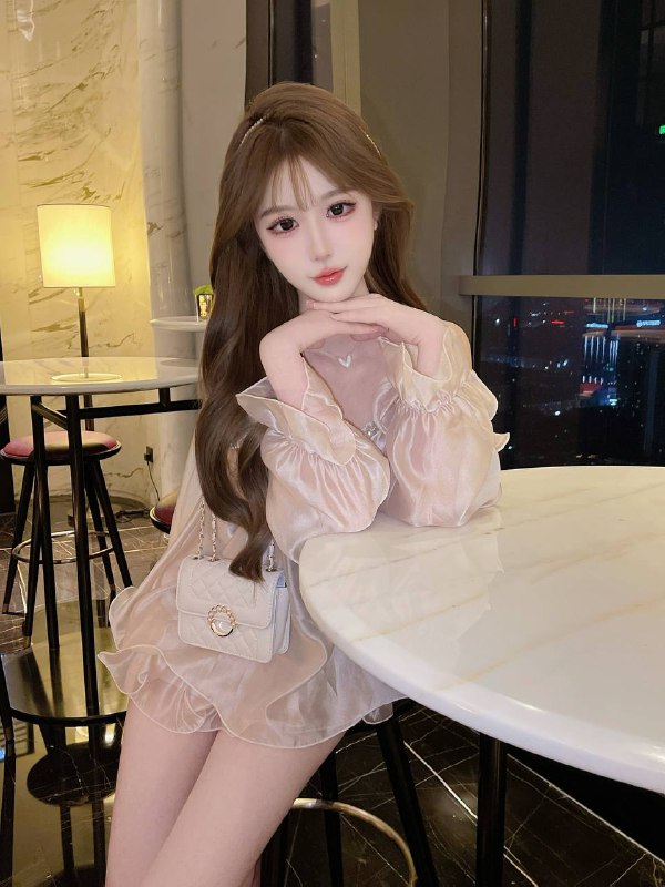 艺名：佳佳#中大圈身高：165体重：45kg胸围：C年龄：06特点：三点粉服务：69、裸吹、舔蛋、制服诱惑、情趣丝袜简介：身材非常好、特温柔、素质高、人照合一。