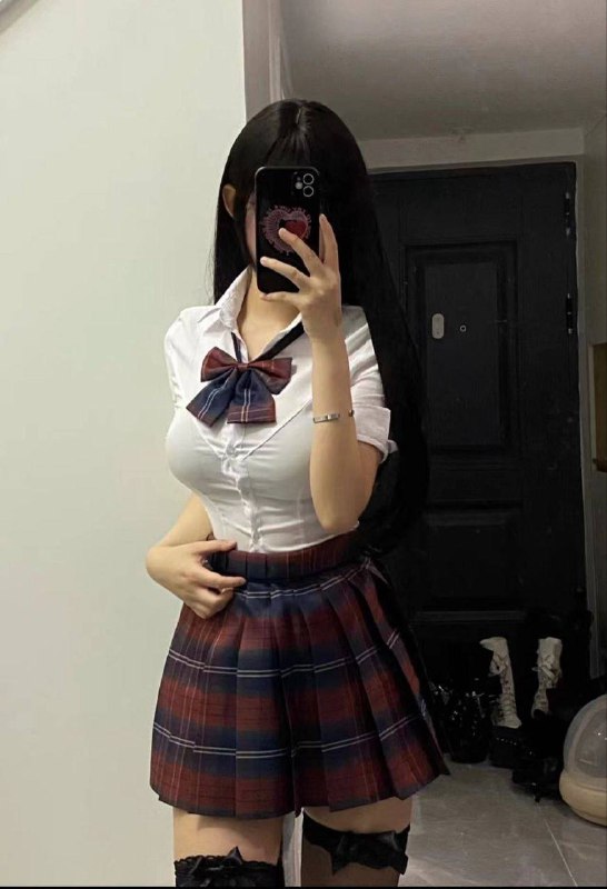 艺名：噜噜#中大圈近期排队款身高：172体重：92胸围：C➕年龄：06年兴趣：交友、旅游、健身、看书服务：舌吻、共浴、69、指滑皮肤雪白、极品反差、制服诱惑、服务天花板、皮肤嫩出水人美声音甜、纯欲天花板