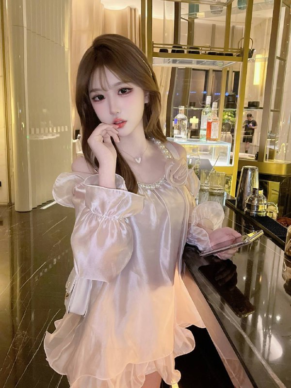 艺名：佳佳#中大圈身高：165体重：45kg胸围：C年龄：06特点：三点粉服务：69、裸吹、舔蛋、制服诱惑、情趣丝袜简介：身材非常好、特温柔、素质高、人照合一。