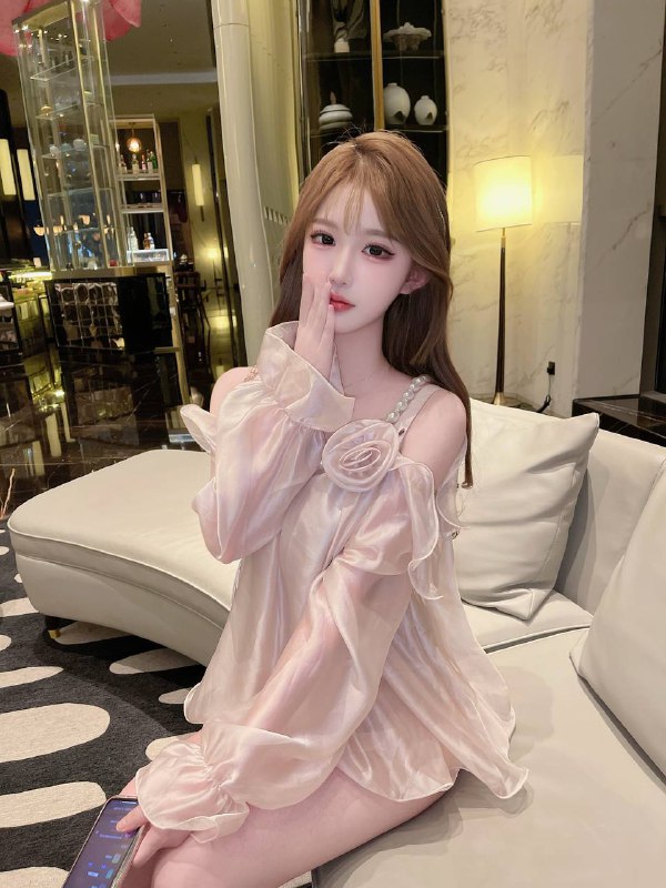 艺名：佳佳#中大圈身高：165体重：45kg胸围：C年龄：06特点：三点粉服务：69、裸吹、舔蛋、制服诱惑、情趣丝袜简介：身材非常好、特温柔、素质高、人照合一。