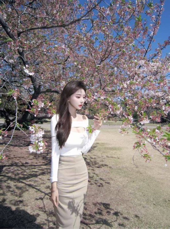 CD202077🏠百醇 168只外出0整 四川川美 短暂留成都 纯兼职168 C  03年全身肤白 无纹身 态度好 魔鬼身材给您皇帝般享受，欢迎预定