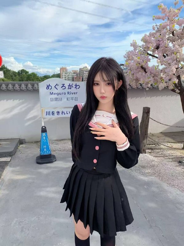 艺名：9咪身高：173🐻D学生兼职舌吻、吹箫、鸳鸯戏水