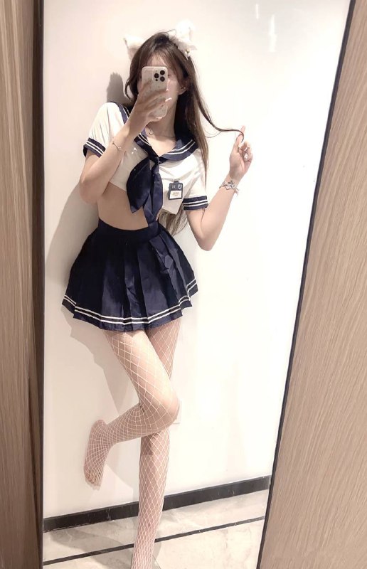 艺名：9咪身高：173🐻D学生兼职舌吻、吹箫、鸳鸯戏水