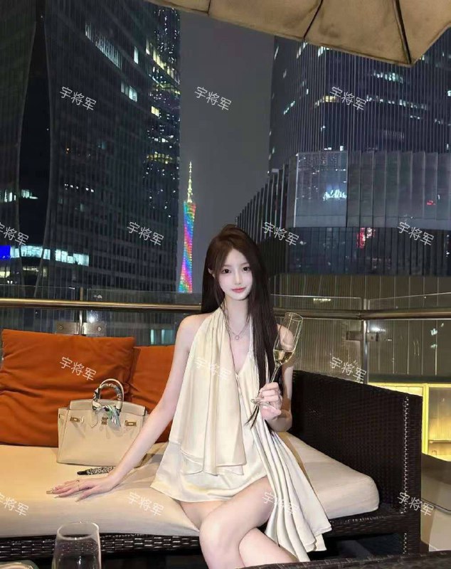 CD12成都宇将军伊伊💕舞蹈生新人168d 照骗自己走路可纯可御 可甜可盐身材比例完美 皮肤雪白柔软