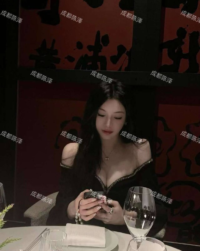 CD18成都陈泽🏠极品一字马御姐成都168D一字马 短期兼职height: 168cup: 75D+hobby: 健身高素质性格好温柔甜美 无风尘味无纹身软萌女友百分百纯天然蜜臀.