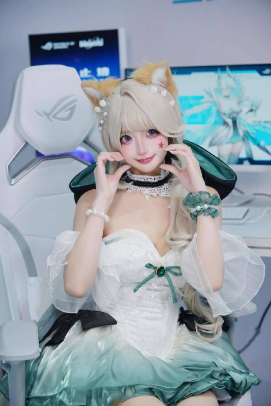 成都阿宁🏠独家硬5，原神小红书博主极品COSPLAY小红书博主首次下水无纹身懂礼貌情商高身高170年龄 06年体重41kg胸围天然C+kiss裸吹舌吻69制服丝袜水多紧致音质极佳身体柔软配合度高白三点粉嫩前凸后翘.