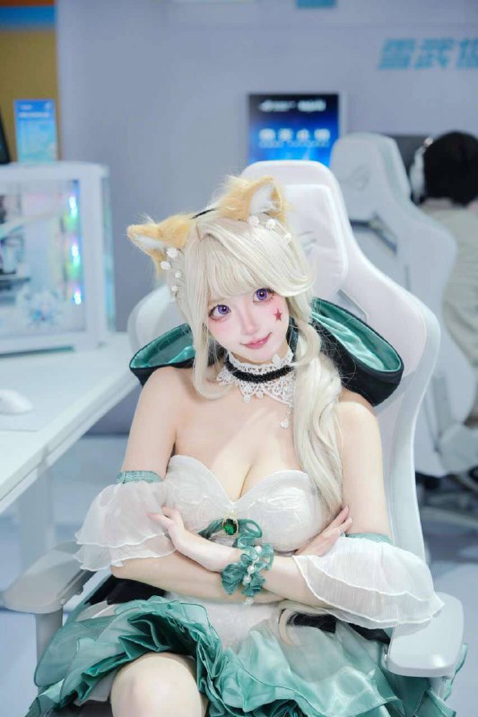 成都阿宁🏠独家硬5，原神小红书博主极品COSPLAY小红书博主首次下水无纹身懂礼貌情商高身高170年龄 06年体重41kg胸围天然C+kiss裸吹舌吻69制服丝袜水多紧致音质极佳身体柔软配合度高白三点粉嫩前凸后翘.