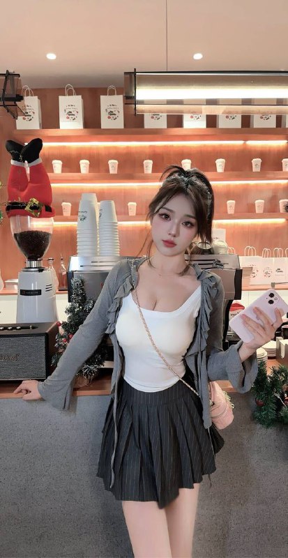 CD7💃🏻圈外兼职⭕️骚欲天花板•🌸年龄     99年•🌸体重     45kg•🌸身高     165cm•🌸🐻C➕纯天然•🌸兴趣爱好：健身  游泳  羽毛球 爬山 舞蹈•🌸身材比例完美 前凸后翘 无赘肉  水蛇腰•🌸敏感体质会娇喘   主动配合榨汁机•🌸性格温柔 态度端正 无不良嗜好.