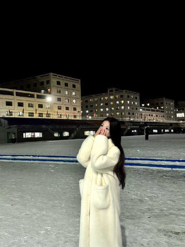 CD16-1成都兰博基尼🐆学生首次下水 168C 皮肤白皙 清纯可人 三点粉 真实04年 可看证 刚破处🉑69👅🦟