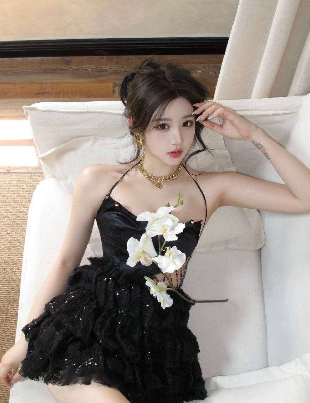 CD9成都 170 心心high：170 气质小纯御雪白丝滑-零毛孔，健身达人标准身材，🐻型完美挺拔气质优雅，衣品谈吐佳，高学历，纯兼职