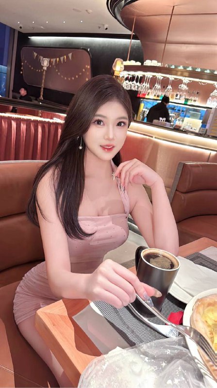 CD6成都莹莹性感大长腿171🐻D·Bust 胸围：D·Weight 体重：47kgfw极认真 不事不催 极好调教气质甜美   又纯又欲你的贴心初恋女友，甜甜的恋爱味，碧玺0退