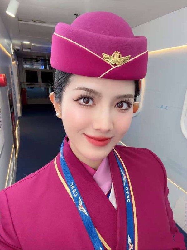 CD8成都南航在飞空姐职业：空姐乘务长身高:  178体重:  108年龄:  98胸围.: D毕业院校 :四川绵阳航空公司:海航航空参与节目：欧洲杯/冬奥会/超新星/多届选美大赛/非诚勿扰/天天向上全身纯天然  皮肤雪白有弹性  气质典雅常年健身完美身材  天鹅颈T型肩 翘臀 前凸后翘高素质  高涵养—-——-——-——-—