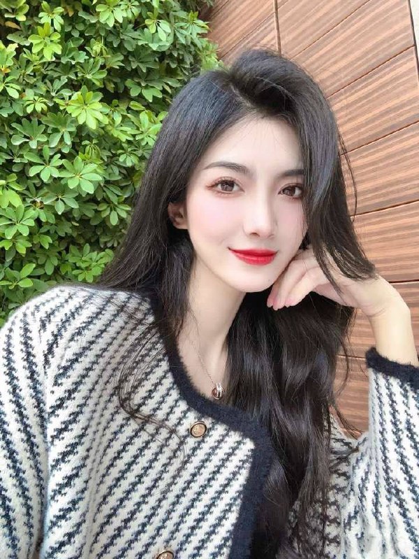 CD8成都南航在飞空姐职业：空姐乘务长身高:  178体重:  108年龄:  98胸围.: D毕业院校 :四川绵阳航空公司:海航航空参与节目：欧洲杯/冬奥会/超新星/多届选美大赛/非诚勿扰/天天向上全身纯天然  皮肤雪白有弹性  气质典雅常年健身完美身材  天鹅颈T型肩 翘臀 前凸后翘高素质  高涵养—-——-——-——-—