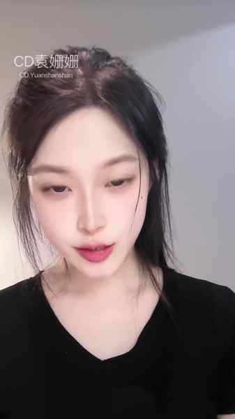 碧玺-性感曲线-诱惑红唇