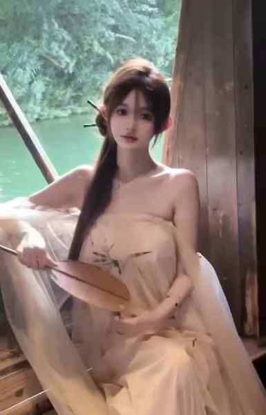 熙熙-硬5-性感尤物 

（或）

熙熙-硬5-火辣身材