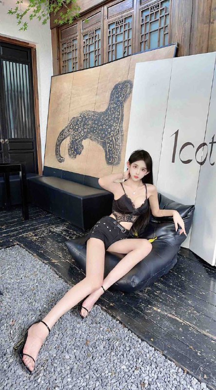 网红模特，短暂停留