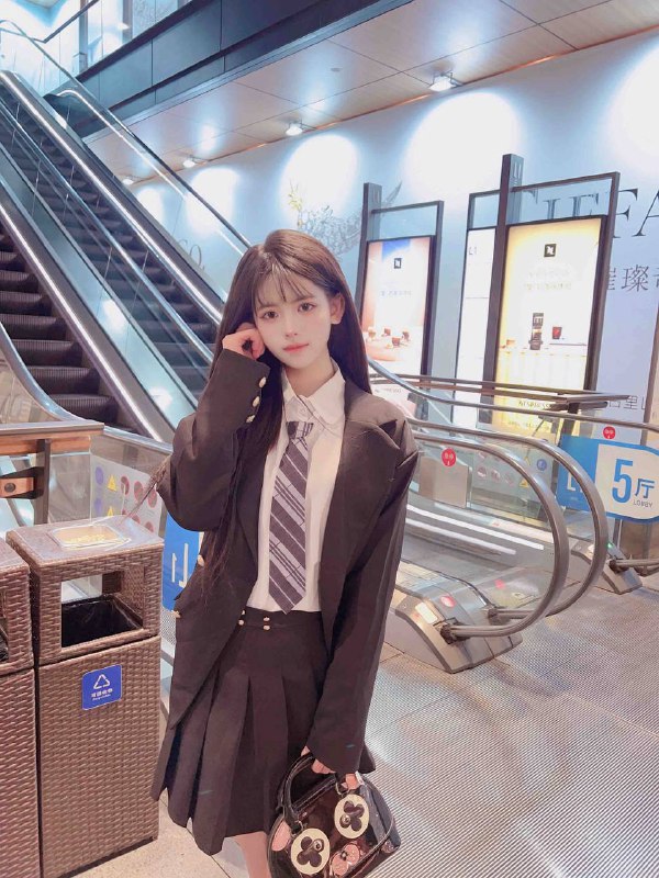 06年冰冰 白小纯 一身雪白🈚️纹身（只外出）