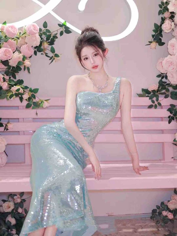 成都书书🏠身高168 体重50kg 胸围F 年龄03我喜欢阅读 热爱艺术 喜欢瑜伽健身摄影喜欢COS 各种角色 喜欢sm和被哥哥调教我的镜头下 每一张照片都有一个小故事很高兴认识你 希望能跟你一起发现生活中的小确幸