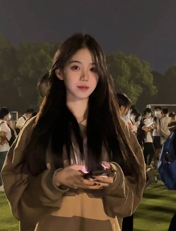 成都书书🏠🦜白小纯学生 真实川音在读身高/172 体重/90斤 年龄/19岁四川人 甜美可爱 声音动人 态度温柔服务好 不催不事 本人比照片好看——————————