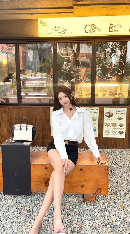 书书🏠成都兼职模特：可可 身高173🐻大D➕身材一级棒S腰 漂亮听话态度好性格开朗懂配合 服务态度一流后附生活照生活自拍资料本人 放心推荐！！！