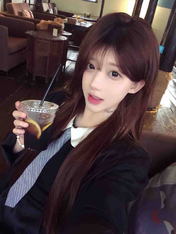 书书🏠二次元美少女 日系初恋高中生反差乖乖女  皮肤雪白3点粉嫩身高166cm体重90斤🐻36C  06年家有jk 女仆 黑丝白丝🉑️舌吻🉑️69