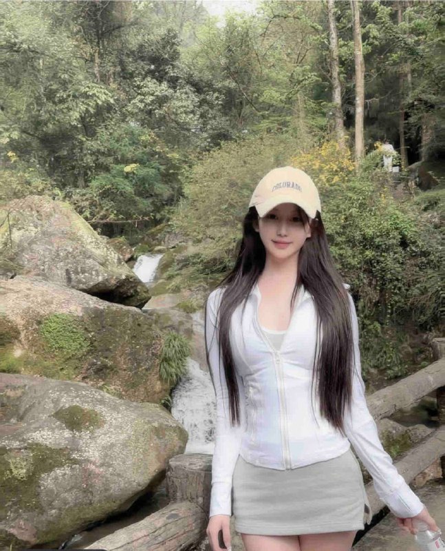 书书🏠“一见钟情是灵魂认出了对方”身高：165体重：𝟒6 𝐤𝐠年龄:   20岁罩杯:   C 𝐜𝐮𝐩知书达理  肯定讓妳對这次约会流连忘返♡情商智商高 听话懂事