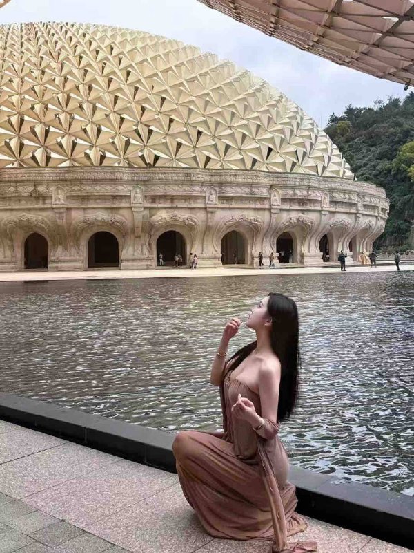 首开中韩混血180G全能骚蜜女神前凸后翘肤白貌美 细腰腿长三点粉馒头b超大蜜桃翘臀 可以SM管事3P无所不能0黄单0差评客户满意率百分百———————☎️花哥客服：@AnnaGJ168