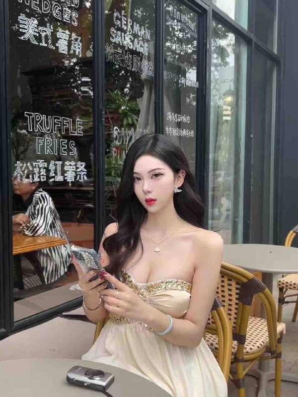 首开中韩混血180G全能骚蜜女神前凸后翘肤白貌美 细腰腿长三点粉馒头b超大蜜桃翘臀 可以SM管事3P无所不能0黄单0差评客户满意率百分百———————☎️花哥客服：@AnnaGJ168