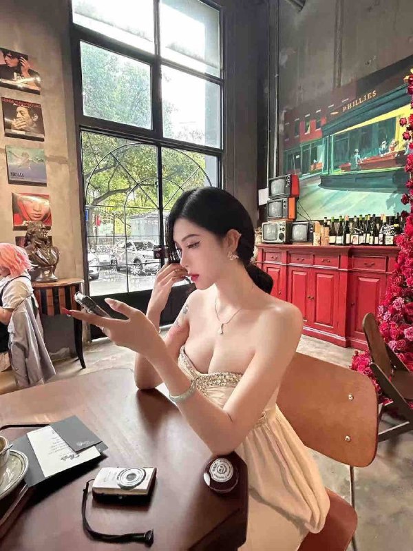 首开中韩混血180G全能骚蜜女神前凸后翘肤白貌美 细腰腿长三点粉馒头b超大蜜桃翘臀 可以SM管事3P无所不能0黄单0差评客户满意率百分百———————☎️花哥客服：@AnnaGJ168