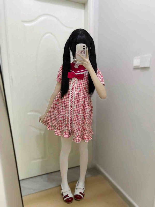 小雪纯新人小乖乖在校大学生@身高：163@体重：42kg@年龄：18岁@胸围：b黄金比例大长腿无纹身 天然无整容听话配合热情 学校里带来青涩让您体验初恋般的美好多年以后 你还记得当年同桌的你