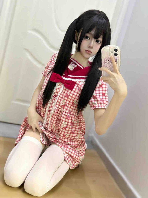 小雪纯新人小乖乖在校大学生@身高：163@体重：42kg@年龄：18岁@胸围：b黄金比例大长腿无纹身 天然无整容听话配合热情 学校里带来青涩让您体验初恋般的美好多年以后 你还记得当年同桌的你