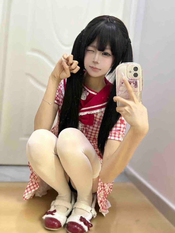 小雪纯新人小乖乖在校大学生@身高：163@体重：42kg@年龄：18岁@胸围：b黄金比例大长腿无纹身 天然无整容听话配合热情 学校里带来青涩让您体验初恋般的美好多年以后 你还记得当年同桌的你