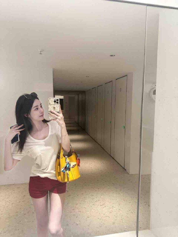 范思哲🏠真实网红范思哲🏠真实网红高颜值   皮肤细腻完美S曲线0整容     蜜桃臀🍑02年    172文静纯欲风情商高 气质好 谈吐佳配合度高  气质绝佳