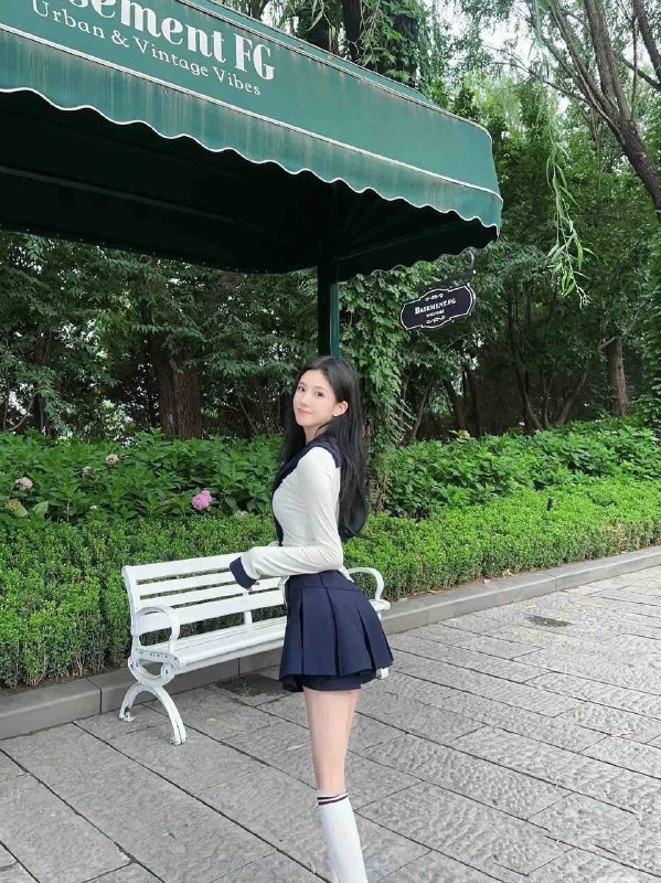 范思哲🏠在线留学生168👙E  全身雪白白到發光細腰🥢🦵氣質談吐絕佳