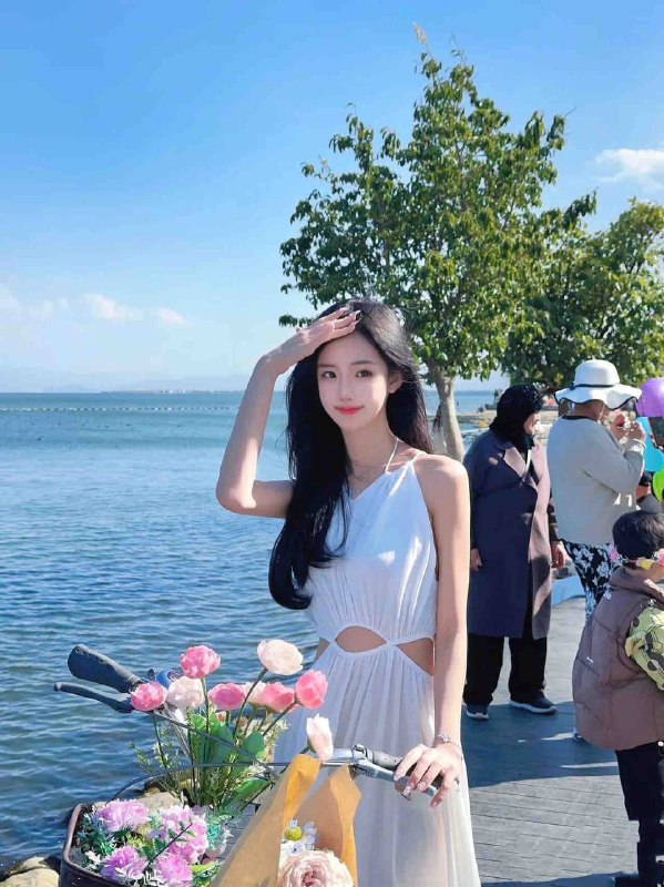 范思哲🏠在线留学生168👙E  全身雪白白到發光細腰🥢🦵氣質談吐絕佳