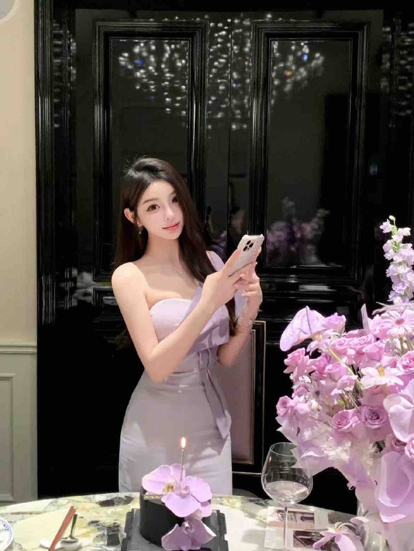 范思哲🗯首次🎬兼职JP  170-D 在线撩 𝐕ELLE ·芭莎杂志品牌合作兼职平面模特体重/100斤  籍贯/济南• 浪漫有趣的灵魂 小哥哥菜🤩• 标准A4腰 筷子腿 0赘肉• 皮肤白皙光滑  穿着洋气 可甜可盐