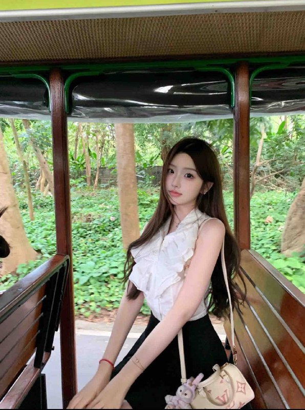 范思哲🏠在校学生🌟全身0整  纯天然🌟裸足171🌟🍑臀🌟胸围：E常年健身 漫画身材Hobby/画画 健身 瑜伽 普拉提 高尔夫⛳️给你难忘的邂逅体验  待客如初恋👍🏻超好的女友性格 服务素质谈吐高💦🌟强烈推荐👗交流大群：@AnnaGJ168