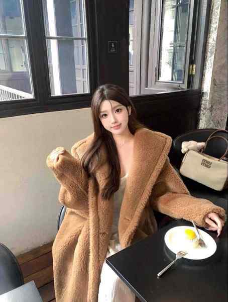 范思哲-E杯翘臀-171裸足-健身尤物