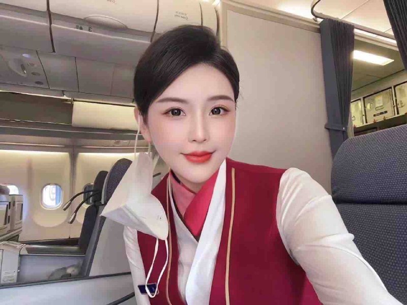 成都❤️人夏夏首次下水刚破C00年 清纯甜美🥢腿不抽烟不喝酒，无不良嗜好 172E全身雪白三点粉🈚纹身 ！五官立体，身段佳天然无整超级纯，甜美可爱🉑蛇纹 69 制服丝袜声甜体柔，期待与您相见