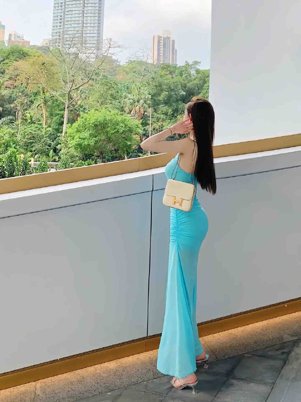 成都南航空姐✈️✈️✈️兼职学历本科：中国民用航空飞行学院CAFUC身高173体重50kg，04年🐻D大方得体，温柔端庄高学历，高情商纯欲风，女友范十足🌸这个世界很小，小到有幸伴您空中之旅🌸这个世界太大，大到珍惜与您的每次相遇